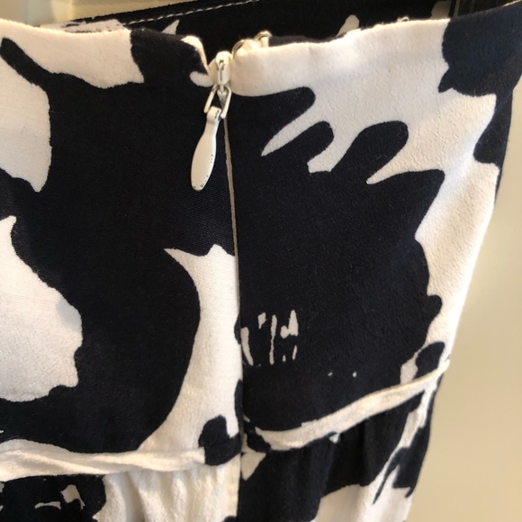 Ann Taylor LOFT floral skirt in Navy & White - Picture 6 of 8